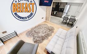 Lmk, Spacious 1 Bedroom Ground Floor Apartment, Ev Charger, Free Parking Wi-Fi, Great Location