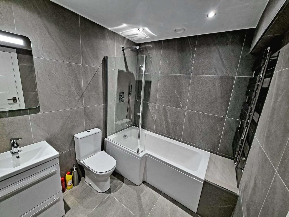 Lmk, Spacious 1 Bedroom Ground Floor Apartment, Ev Charger, Free Parking Wi-Fi, Great Location Belfast Exterior photo