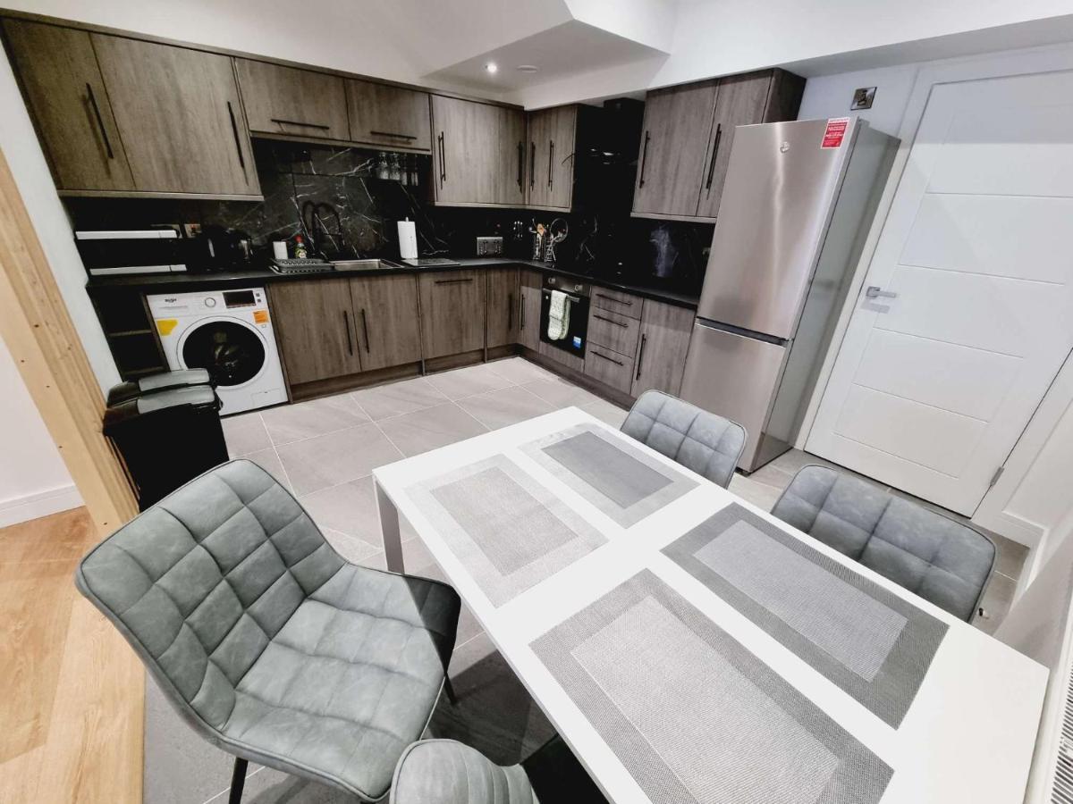 Lmk, Spacious 1 Bedroom Ground Floor Apartment, Ev Charger, Free Parking Wi-Fi, Great Location Belfast Exterior photo