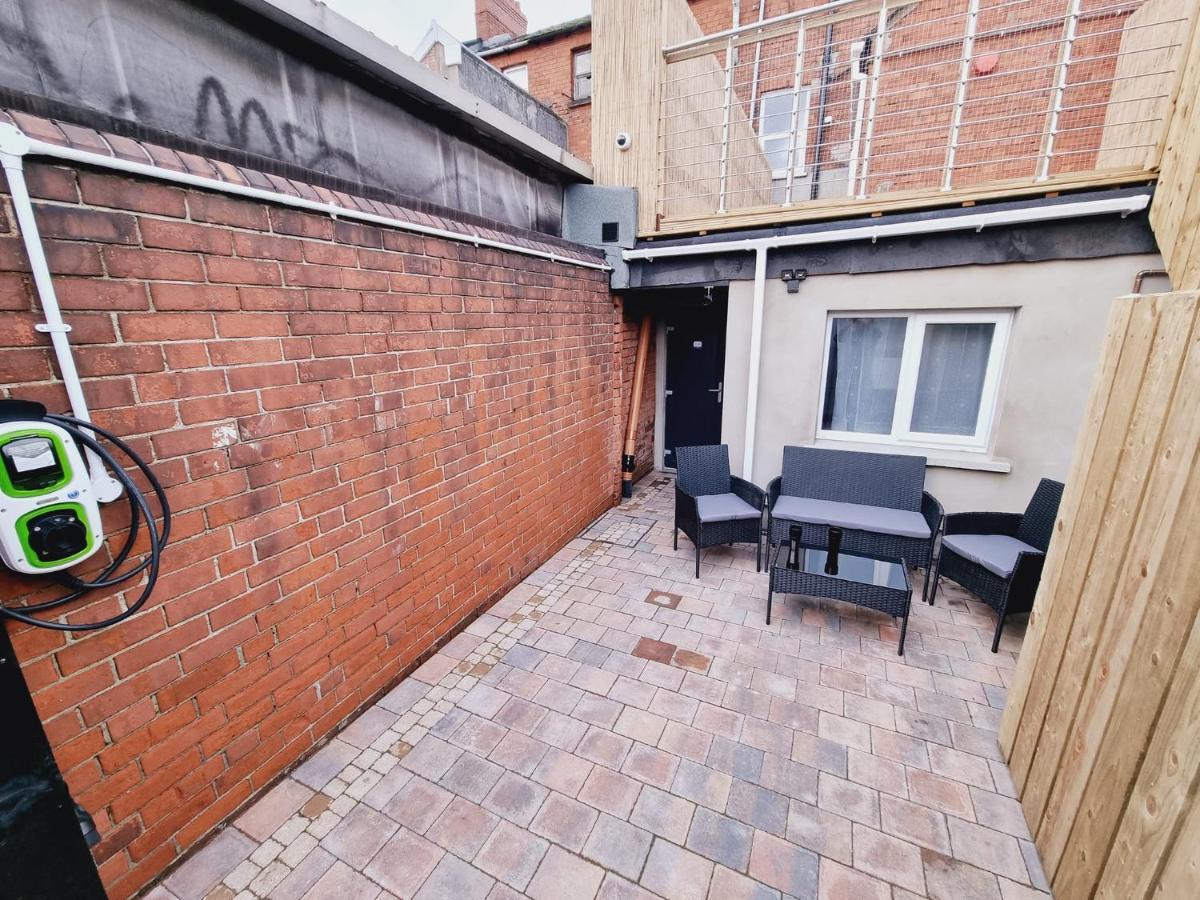 Lmk, Spacious 1 Bedroom Ground Floor Apartment, Ev Charger, Free Parking Wi-Fi, Great Location Belfast Exterior photo