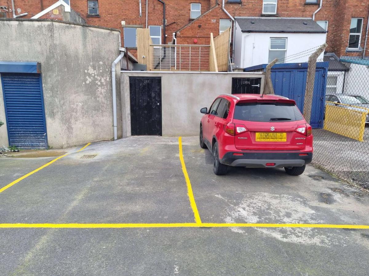 Lmk, Spacious 1 Bedroom Ground Floor Apartment, Ev Charger, Free Parking Wi-Fi, Great Location Belfast Exterior photo