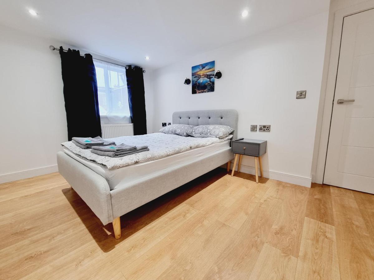 Lmk, Spacious 1 Bedroom Ground Floor Apartment, Ev Charger, Free Parking Wi-Fi, Great Location Belfast Exterior photo